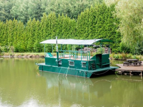 Comfy Houseboat in Florennes next to the Forest